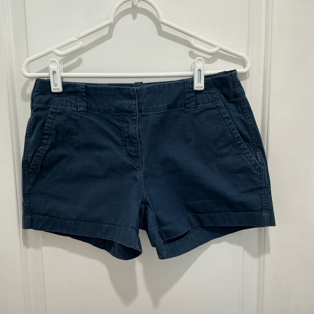 Vineyard Vines Dark Blue Women's Cargo Shorts, size 2,excellent condition